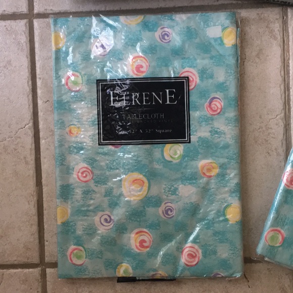 NWT Flannel backed Vinyl Tablecloths - Picture 5 of 7